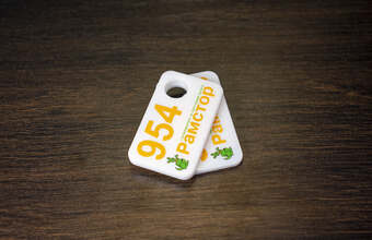 номерок из оргстекла белого цвета