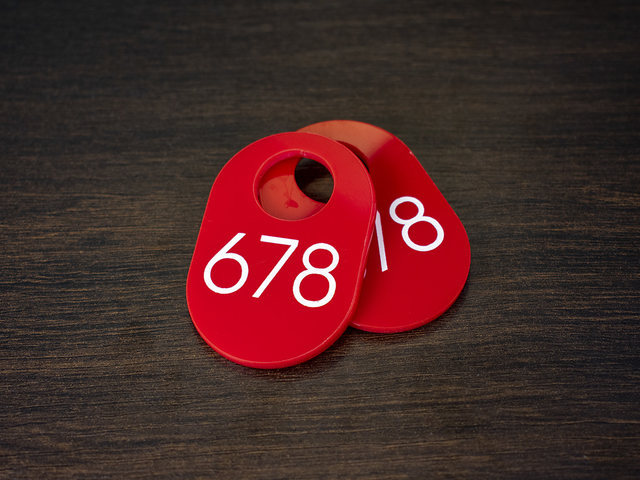 овальные номерки из оргстекла